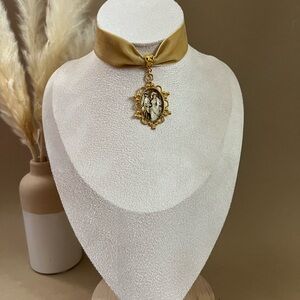 Elegant Regency Velvet Choker -Victorian Statement Choker, Vintage-Inspired Glam